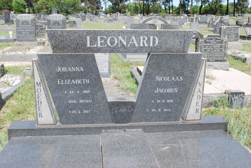 LEONARD Nicolaas Jacobus 1891-1979 & Johanna Elizabeth BOTHA 1902-1987