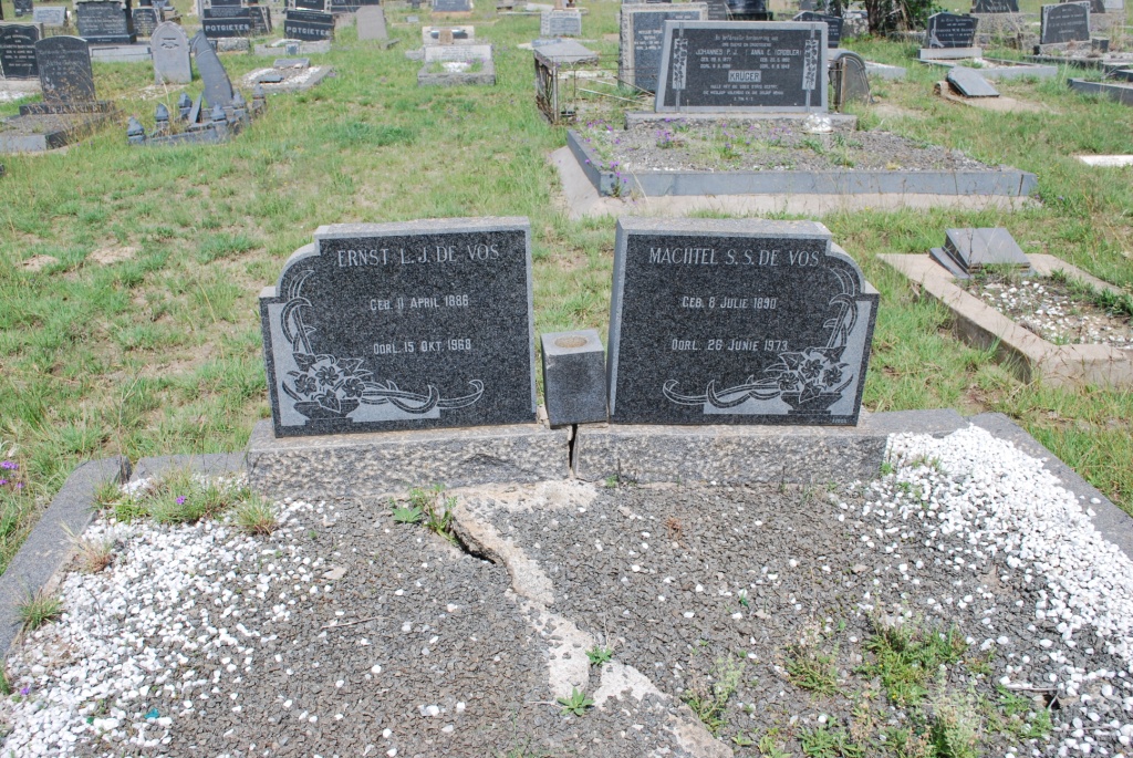 VOS Ernst L.J., de 1886-1968 & Machtel S.S. 1890-1973