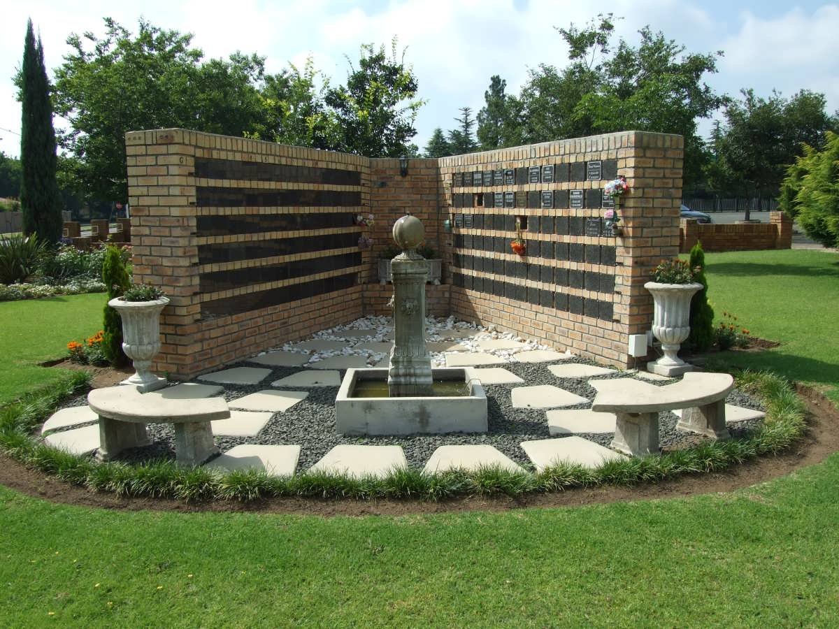 2. Overview on Memorial Wall :: Muur van herinnering