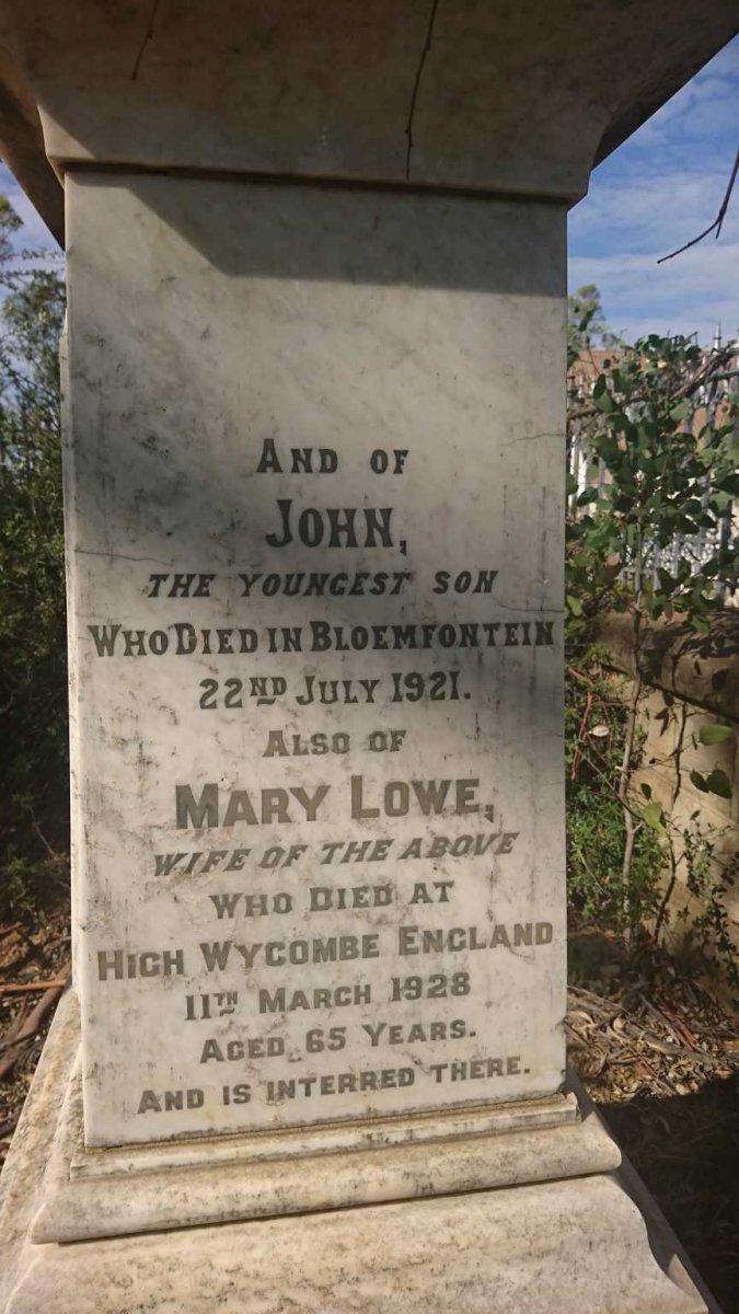 ROBERTSON John -1921 & Mary LOWE -1928