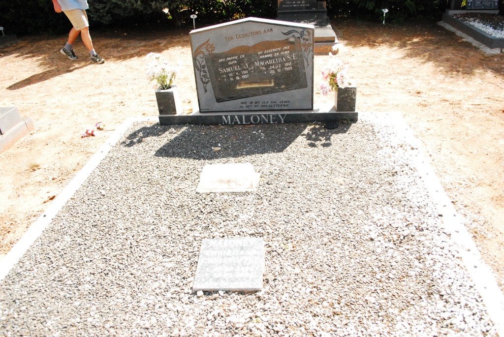 MALONEY Samuel J. 1910-1997 & Margaretha S.E. 1912-1989 :: MALONEY Christiaan Christoffel 1936-2004
