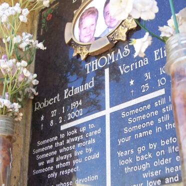 THOMAS Robert Edmund 1934-2002 &amp; Verina Elizabeth 1937-2004