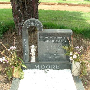 MOORE Gareth Daniel 1989-1990