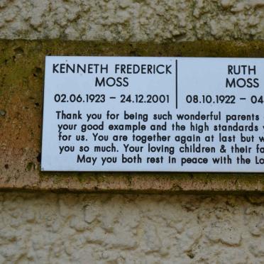 MOSS Kenneth Frederick 1923-2001 &amp; Ruth 1922-2013