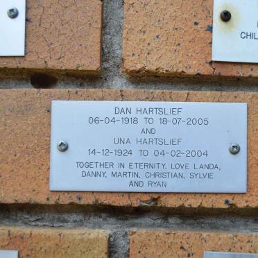 HARTSLIEF Dan 1918-2005 &amp; Una 1924-2004
