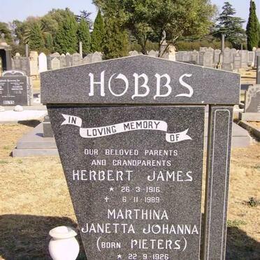 HOBBS Herbert James 1916-1989 &amp; Marthina Janetta Johanna PIETERS 1926-1985