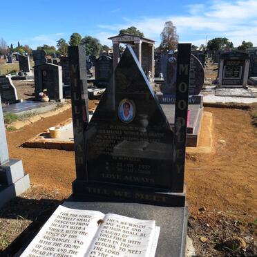 MOODLEY Villigal 1937-2005