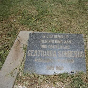 SONNEKUS Gertruida 1947-1948