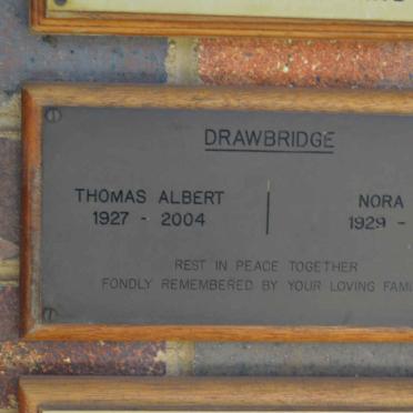 DRAWBRIDGE Thomas Albert 1927-2004 &amp; Nora May 1929-1999