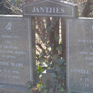JANTJIES Daniel Richard 1917-1999 &amp; Agnes Mary 1926-1995
