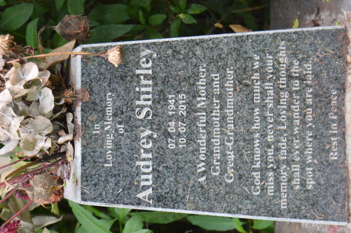 LUBBE Audrey Shirley 1941-2015