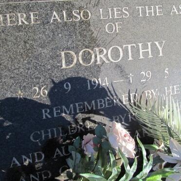 QUAKER Dorothy 1914-2013