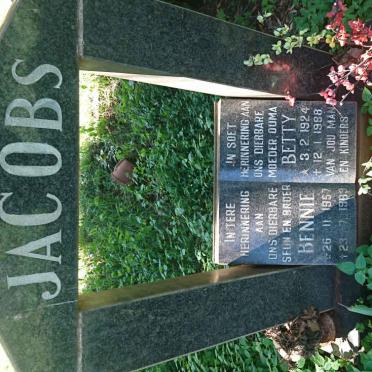 JACOBS Bettie 1924-1988 :: JACOBS Bennie 1957-1983
