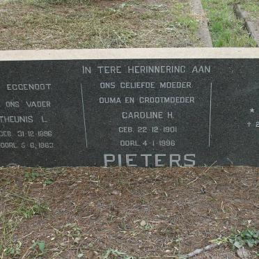 PIETERS Theunis L. 1896-1963 &amp; Caroline H. 1901-1996 :: PIETERS Poppie 1937-2002