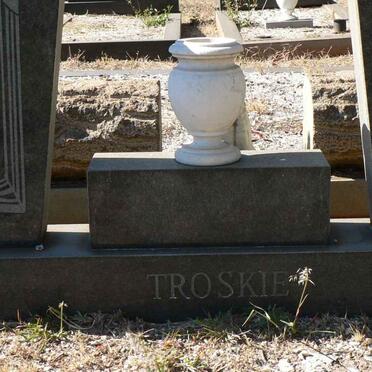 TROSKIE Johan M. 1898-1981 &amp; Anna J.F. 1909-1990