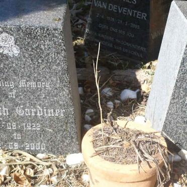 GARDINER Kenneth 1922-2000 &amp; Sarah Latricia 1925-2014