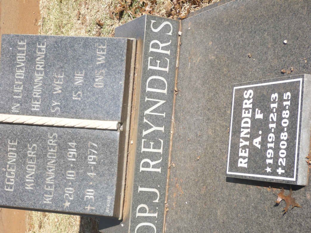 REYNDERS D.P.J. 1914-1977 &amp; A.F. 1919-2008