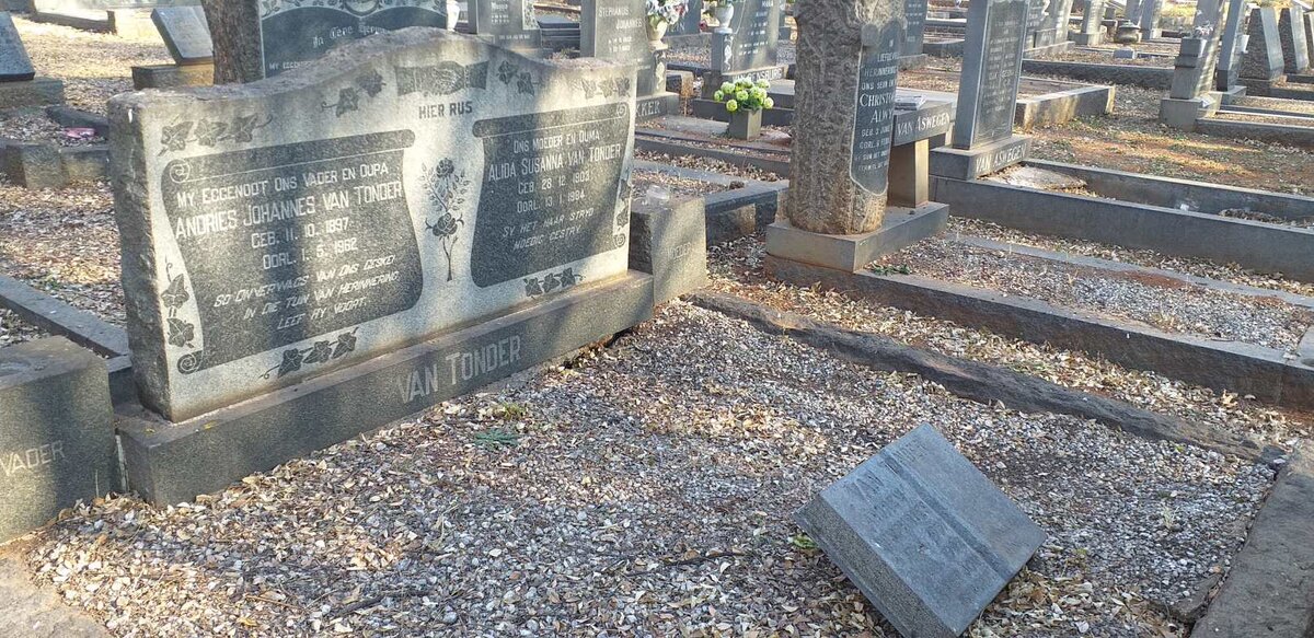 TONDER Andries Johannes, van 1897-1962 & Alida Susanna 1903-1984 :: VAN TONDER Andrew Comphries 1957-1992