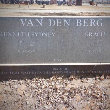 BERG Kenneth Sydney, van den 1922-1991 &amp; Gracie 1927-1999