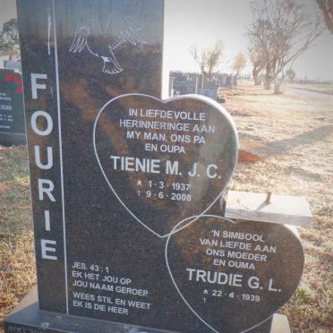 FOURIE Tienie M.J.C. 1937-2008 &amp; Trudie G.L. 1939-