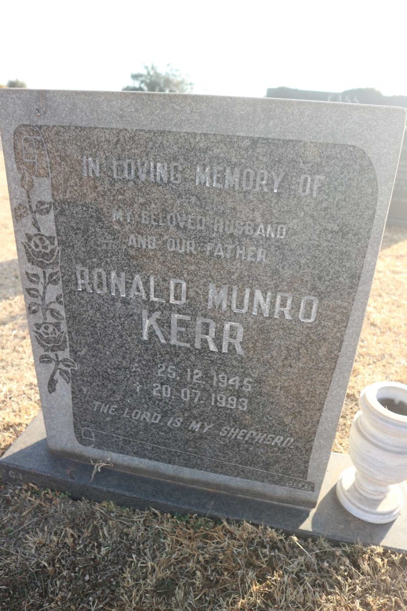 KERR Ronald Munro 1945-1993