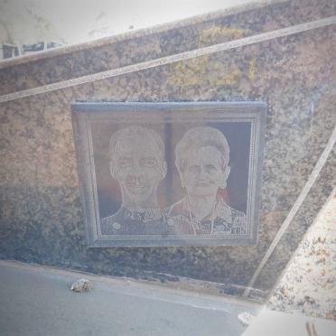 MERWE Carel Johannes, van der 1924-2003 &amp; Elaine Aletha 1929-2015