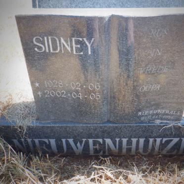 NIEUWENHUIZEN Sidney 1928-2002