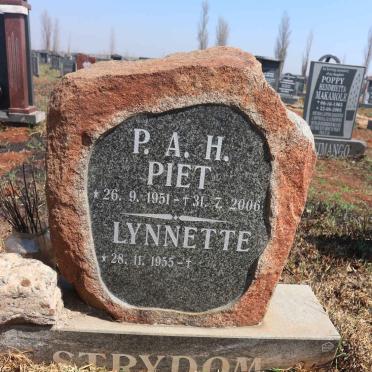 STRYDOM P.A.H. 1951-2006 &amp; Lynette 1955-