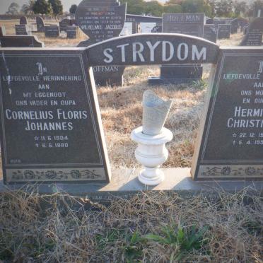 STRYDOM Cornelius Floris Johannes 1904-1980 &amp; Hermina Christina 1914-1990