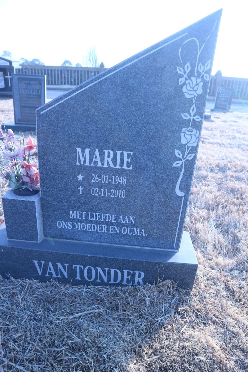 TONDER Marie, van 1948-2010