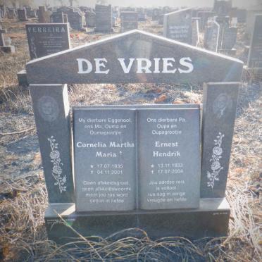 VRIES Ernest Hendrik, de 1933-2004 &amp; Cornelia Martha Maria 1935-2001