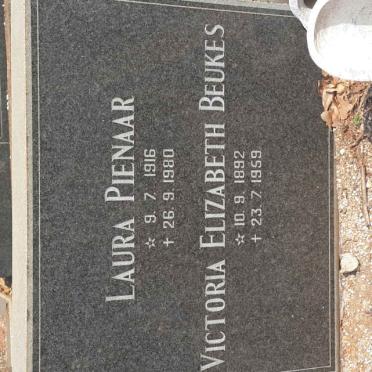 BEUKES Victoria Elizabeth 1892-1959 :: PIENAAR Laura 1916-1980