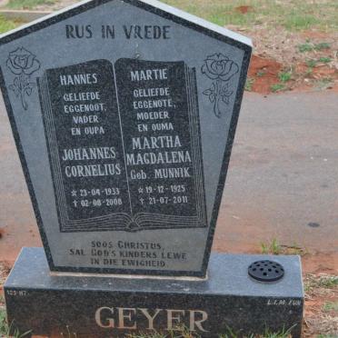 GEYER Johannes Cornelius 1933-2008 &amp; Martha Magdalena MUNNIK 1925-2011