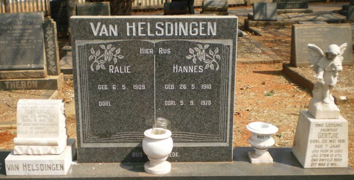 HELSDINGEN Hannes, van 1910-1978 &amp; Ralie 1909- :: HELSDINGEN Gertjie, van -1951 :: HELSDINGEN Hestertjie, van 1938-1938