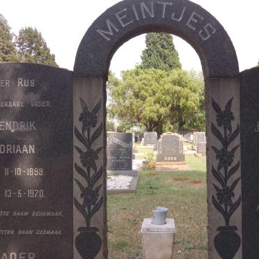 MEINTJES Hendrik Adriaan 1898-1970 &amp; Johanna Elizabeth Albertina 1905-1964