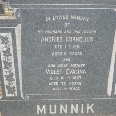 MUNNIK Andries Cornelius -1951 &amp; Violet Evalina -1967