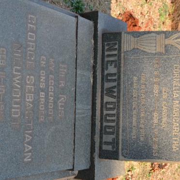 NIEUWOUDT Cornelia Margaretha nee GARDINER 1892-1953 :: NIEUWOUDT George Sebastiaan 1912-1955
