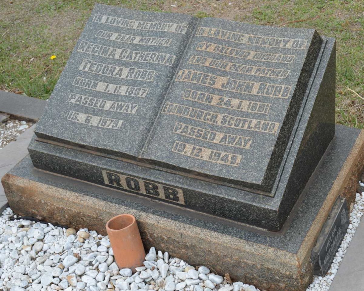 ROBB James John 1881-1949 &amp; Regina Catherina Tedora 1887-1979 :: METCALFE Helen 1910-2010