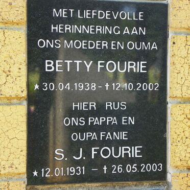 FOURIE S.J. 1931-2003 &amp; Betty 1938-2002
