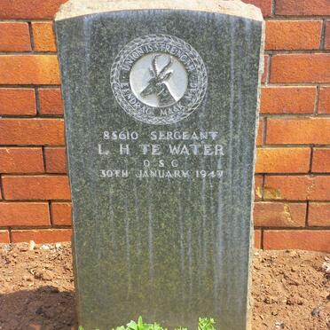 WATER L.H., te -1947