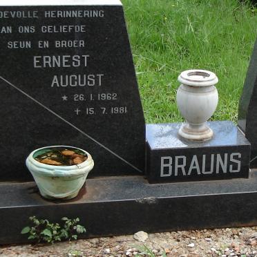 BRAUNS Ernst August 1929-2001 :: BRAUNS Anna Elizabeth 1936-2001 :: BRAUNS Ernest August 1962-1981