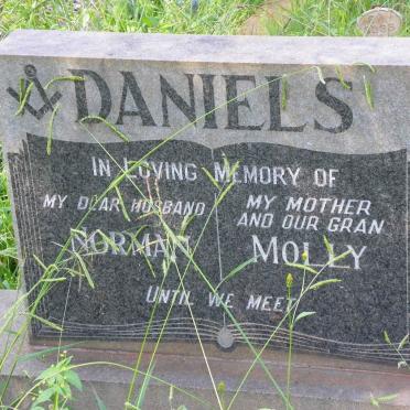 DANIELS Norman &amp; Molly