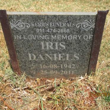DANIELS Iris 1942-2011