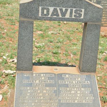 DAVIS Robert Edward -1956 &amp; Bertha Lenora -1968