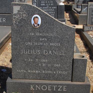 KNOETZE Julius Daniel 1966-1982