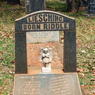LIESCHING Valerie Eileen nee RIDDLE  -1954