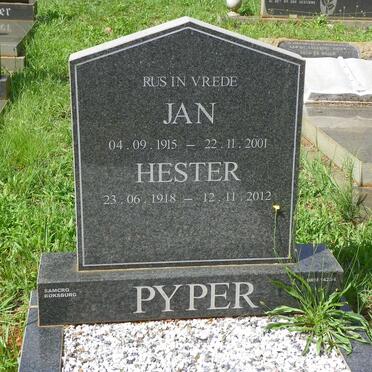 PYPER Jan 1915-2001 &amp; Hester 1918-2012