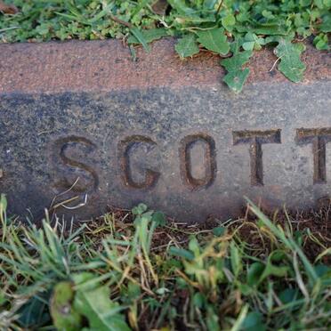 ? Dad :: ? Mother -1913 :: Walter -1907 :: ? Stella :: ? Lallie :: ? Scott 