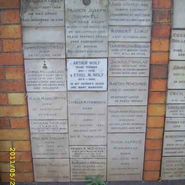 031 Memorial wall