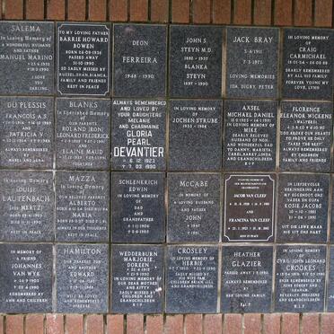 095 Memorial wall 